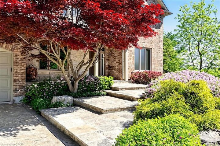 Property Photo:  118 Foxridge Drive  ON L9G 5B9 