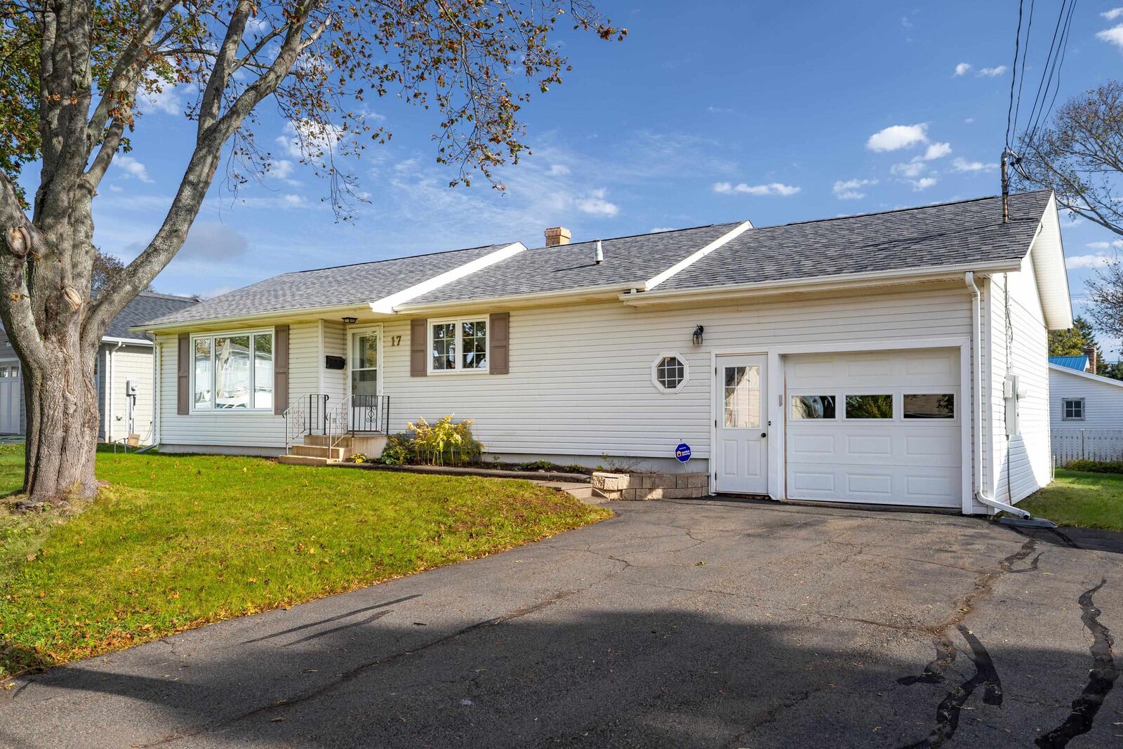 Property Photo:  17 Newland Crescent  PE C1A 4H4 