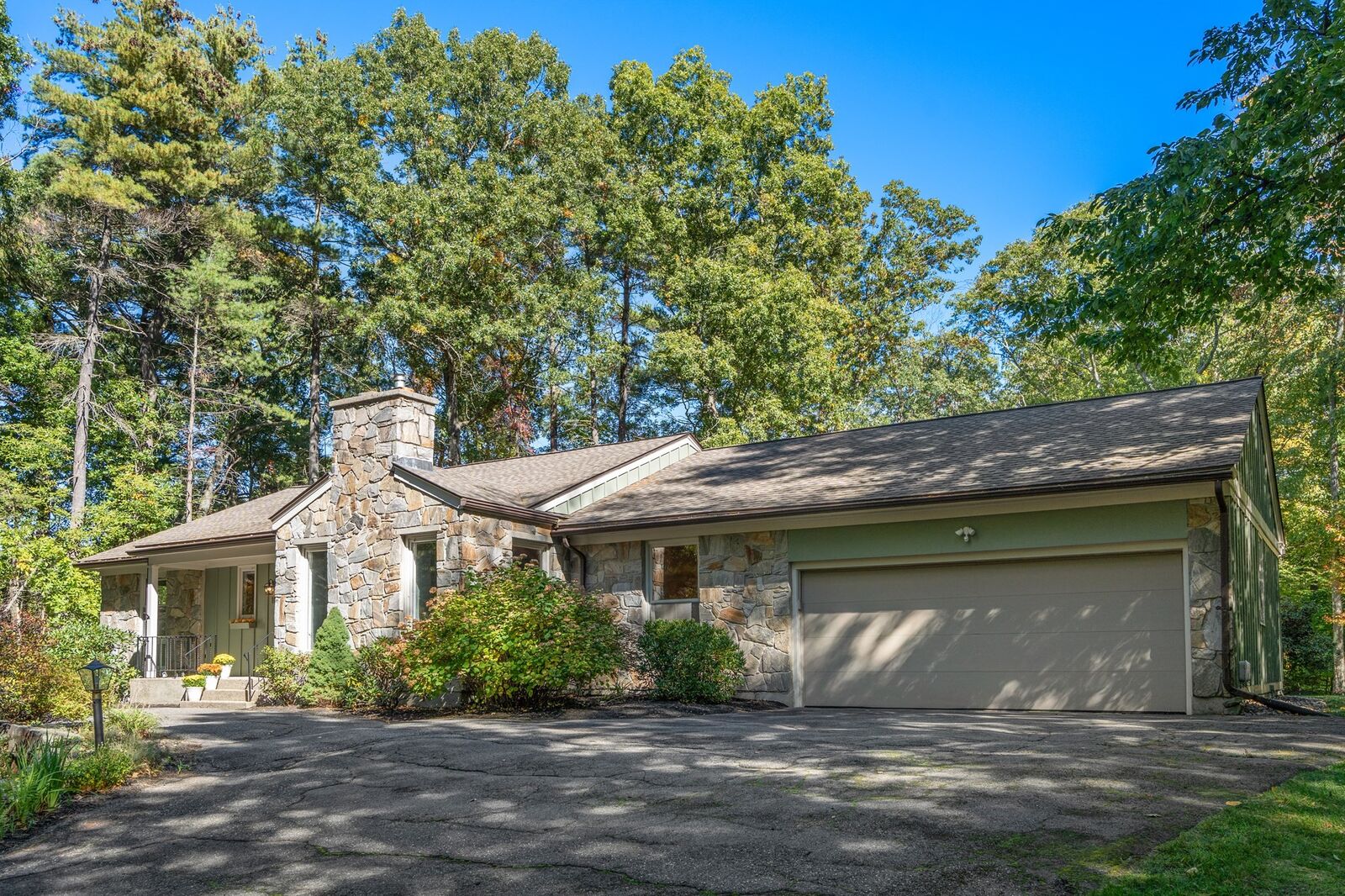 Property Photo:  10 Lantern Rd  MA 01702 