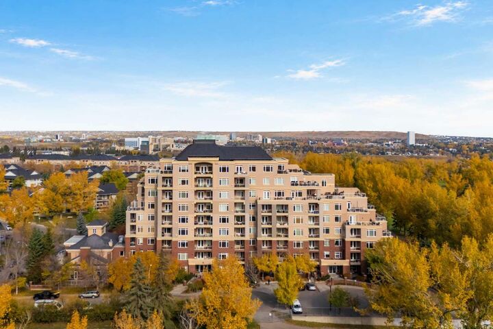 Property Photo:  24 Hemlock Crescent SW 3203  AB T3C 2Z1 