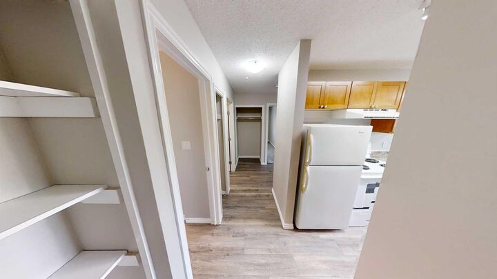 Property Photo:  10028 105 Avenue 21  AB T8V 1H1 