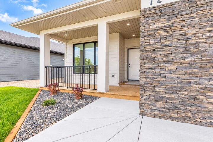 Property Photo:  72 E 300 S  AB T0K 2S0 