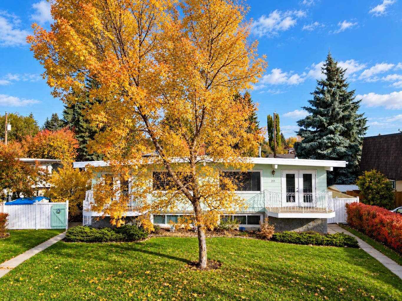 Property Photo:  20 Silver Springs Drive NW  AB T3B 2X8 