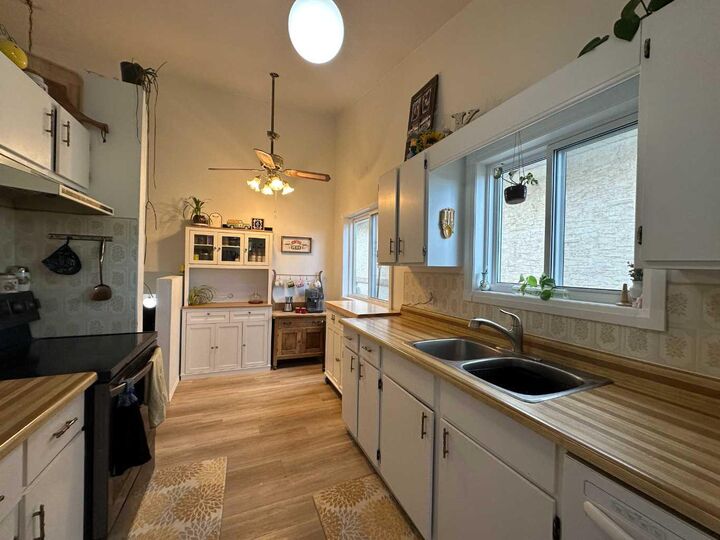 Property Photo:  5116 38 Street  AB T4J 1C6 