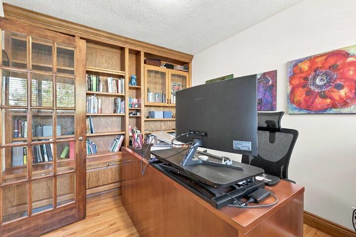 Property Photo:  4011 25 Avenue SW  AB T3E 0L7 