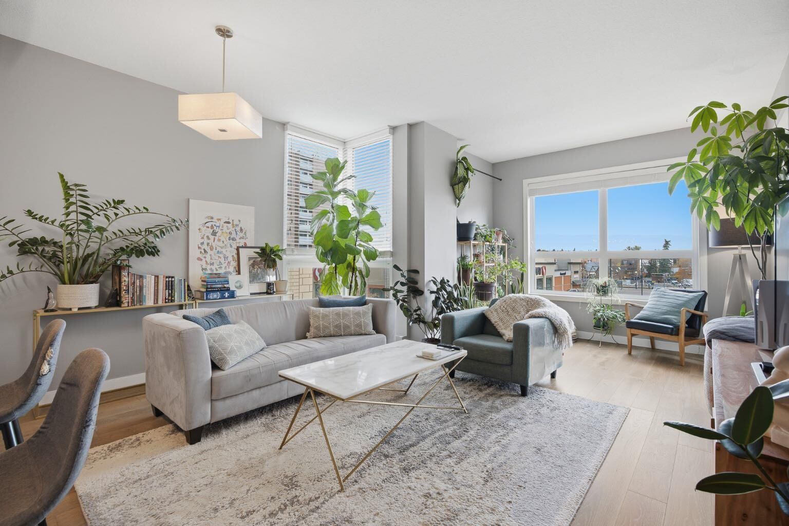 Property Photo:  1110 3 Avenue NW 303  AB T2N 4J3 