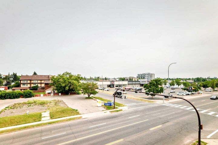 Property Photo: 1905 Centre Street NW 301 AB T2E 2S7