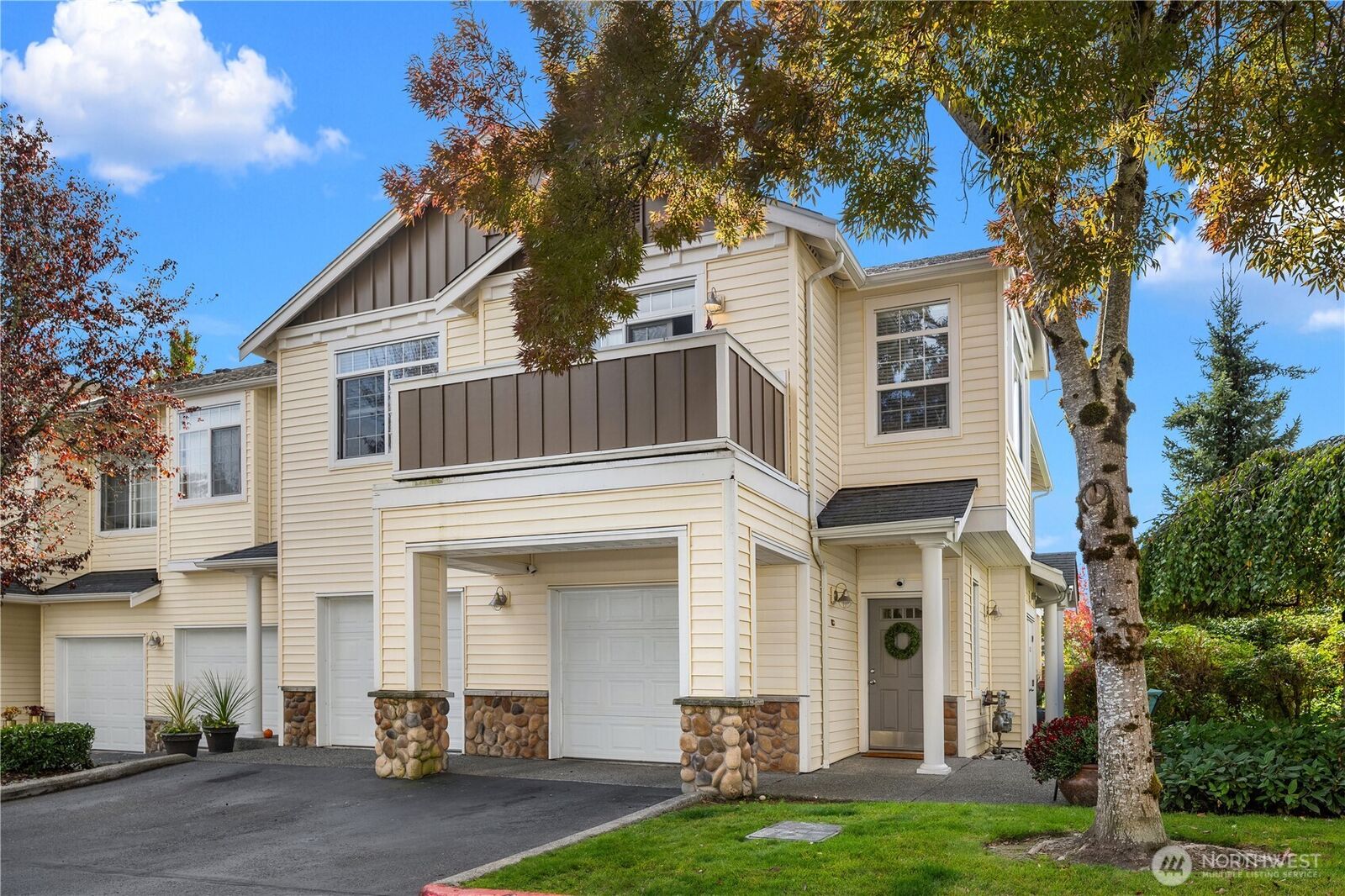 Property Photo:  1855  Trossachs Boulevard SE 2803  WA 98075 