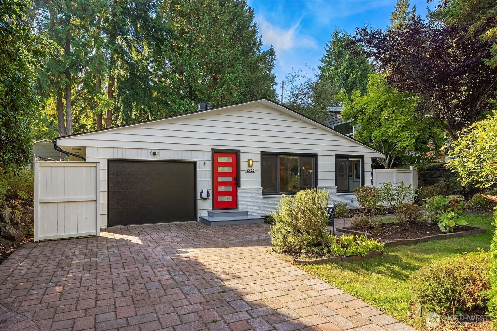 Property Photo: 4233 NE 88th Street WA 98115