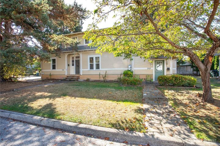 Property Photo: 1405 Halleck Street WA 98225