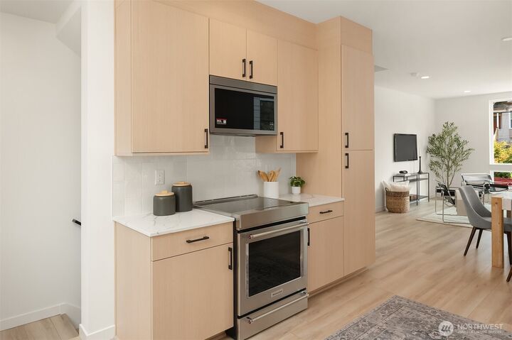Property Photo:  723  15th Avenue C  WA 98122 