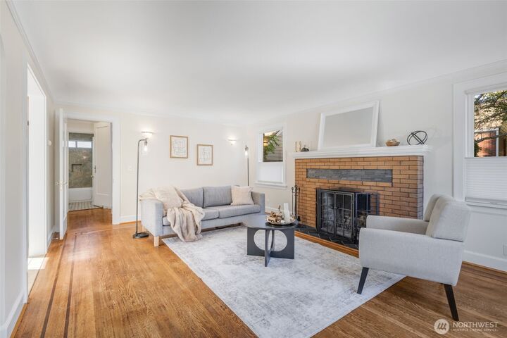 Property Photo:  8007  Wallingford Avenue N  WA 98103 