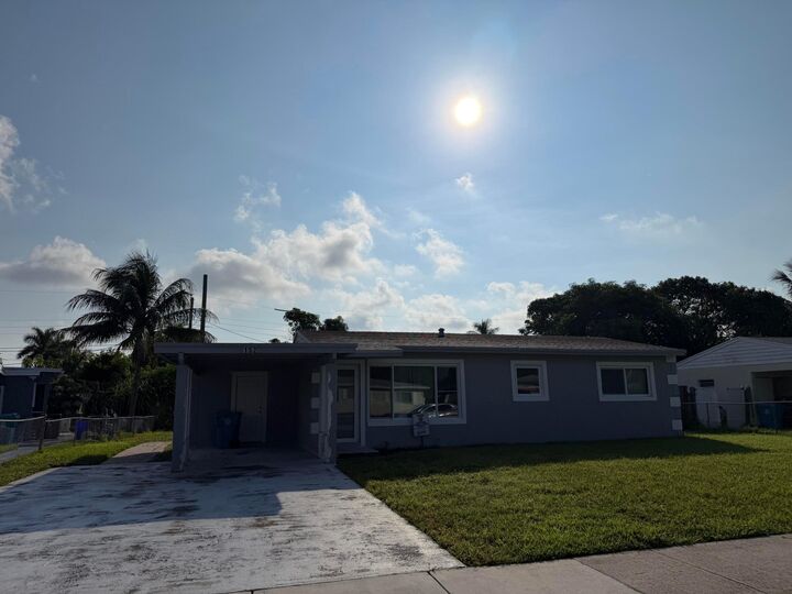 Property Photo:  1526 NE 1st Court  FL 33435 