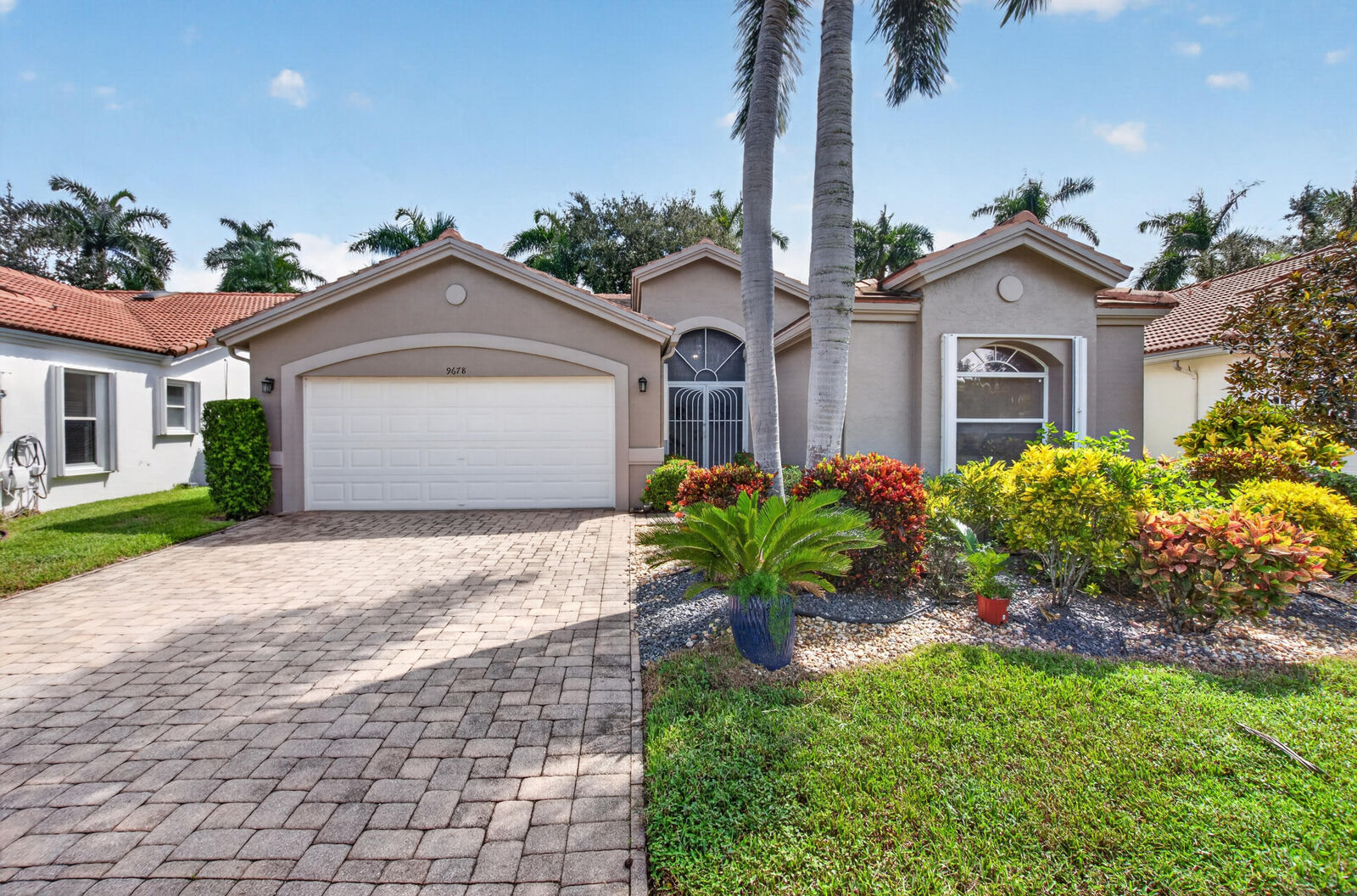 Property Photo: 9678 Harbour Lake Circle FL 33437