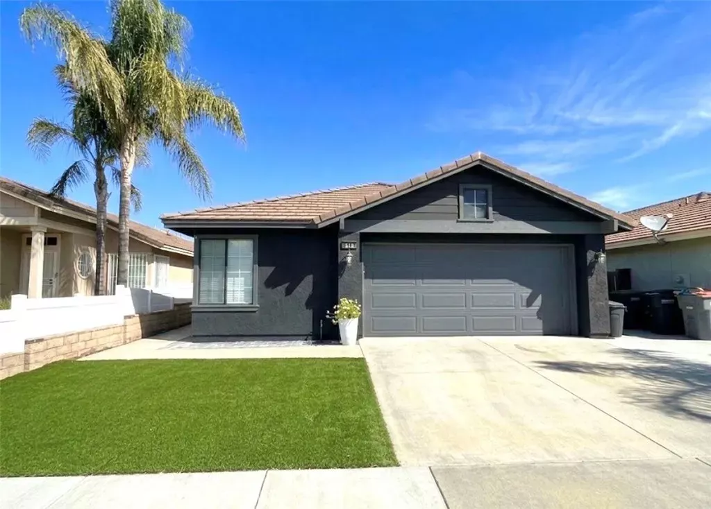 Property Photo:  518 Lassa Way  CA 92571 