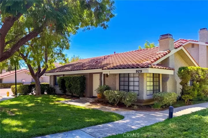 Property Photo:  929 Thistlegate  CA 91377 