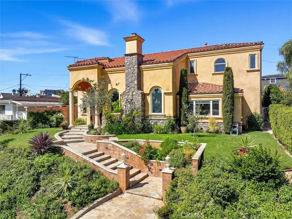 Property Photo:  439 Catalina  CA 92663 