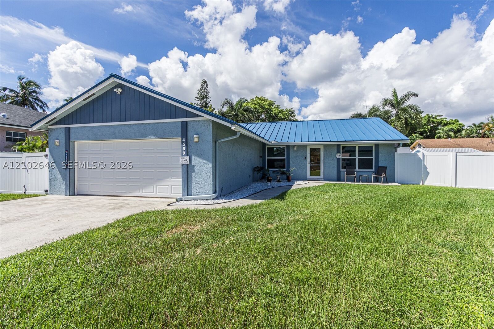 Property Photo:  4539 SW 28th Way  FL 33312 