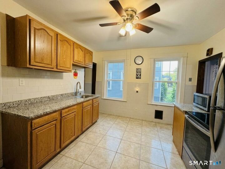 Property Photo:  164 French Street 1  CT 06606 