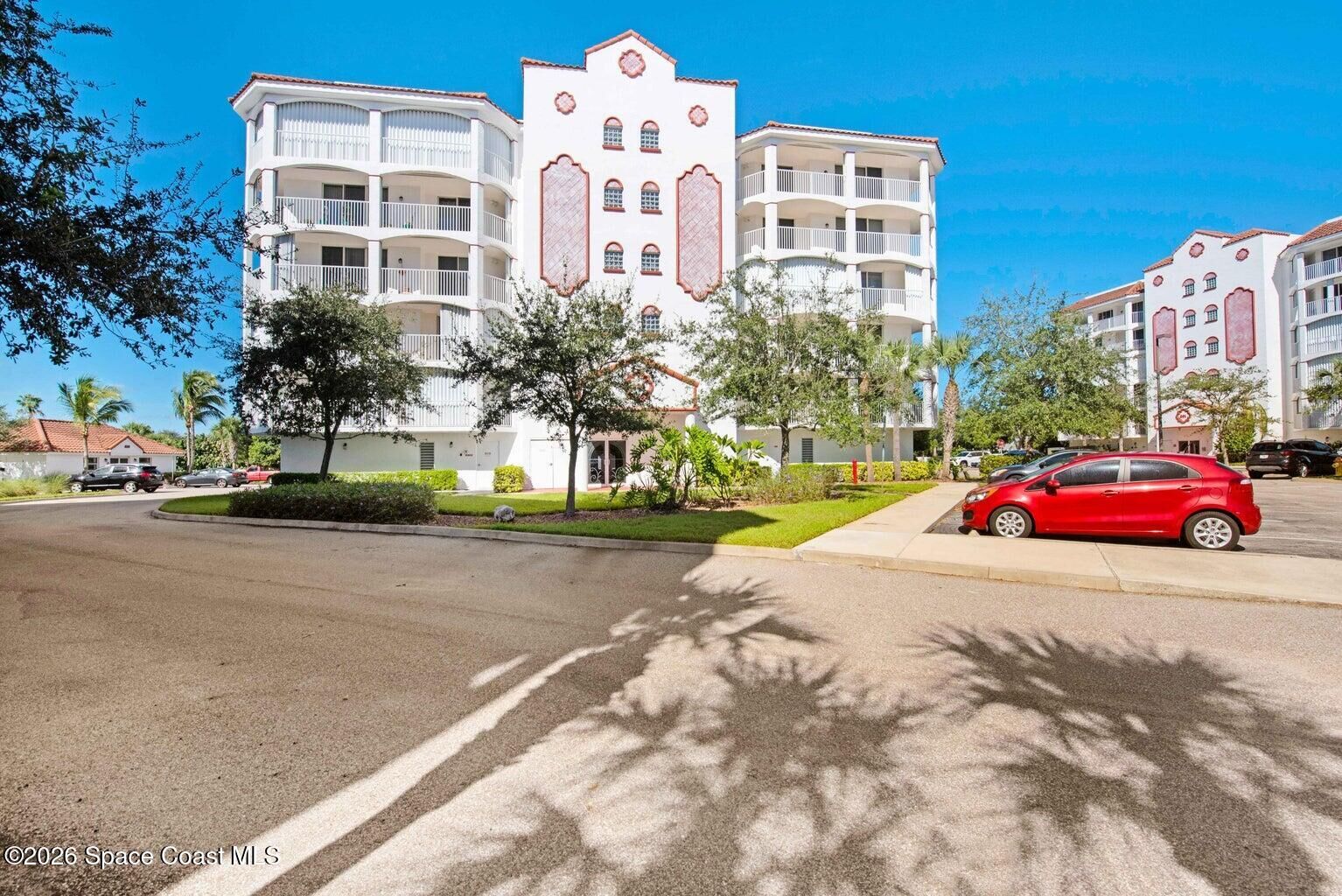 Property Photo: 820 Del Rio Way FL 32953