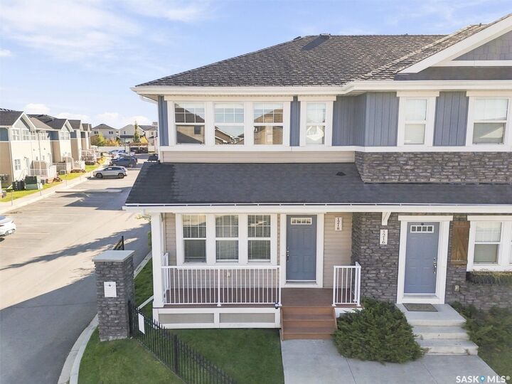 Property Photo:  1218 Pringle Way  SK S7T 0X5 
