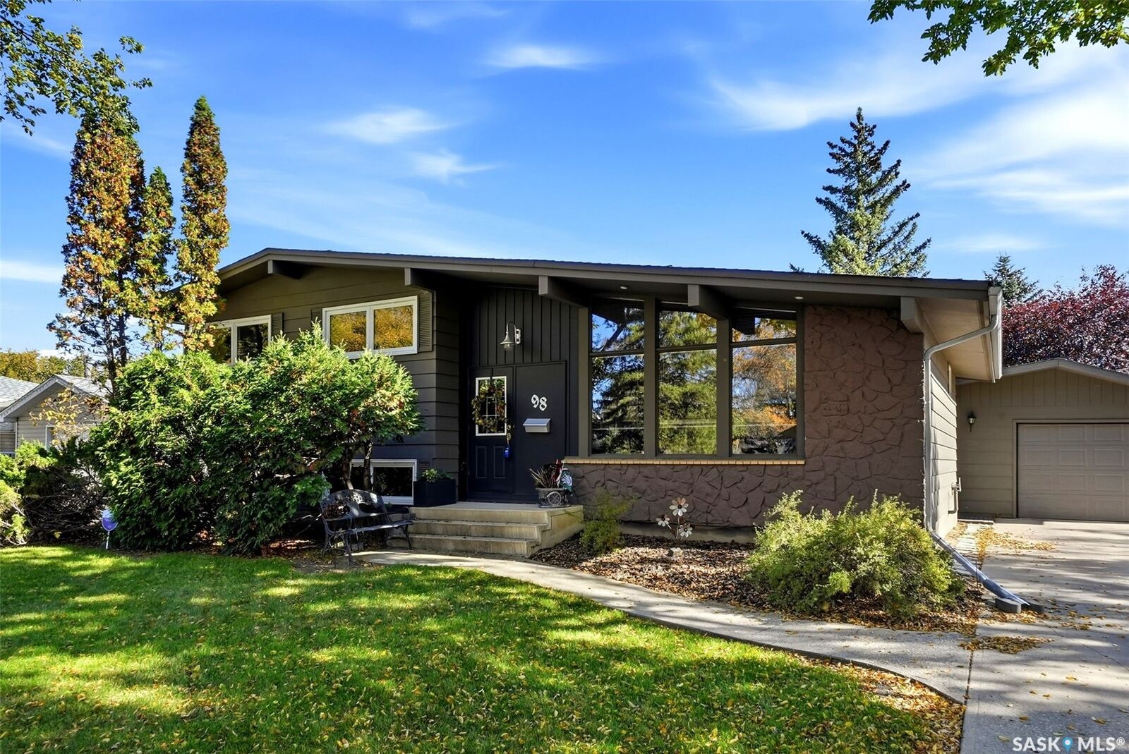 Property Photo:  98 Hudson Drive  SK S4S 2W8 