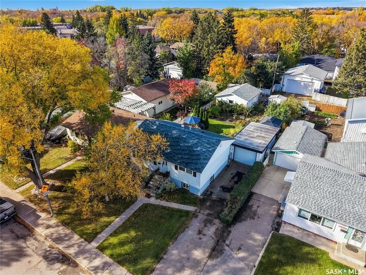 Property Photo:  1333 M Avenue S  SK S7M 2R4 