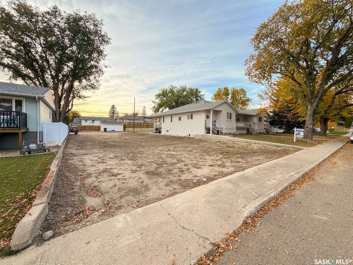 Property Photo:  262 14th Avenue NE  SK S9H 2W7 