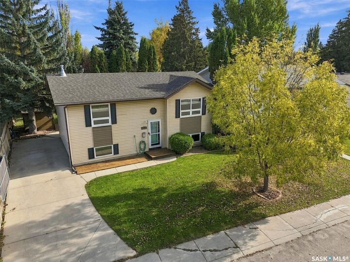 Property Photo:  359 Sebestyen Crescent  SK S7K 6W2 