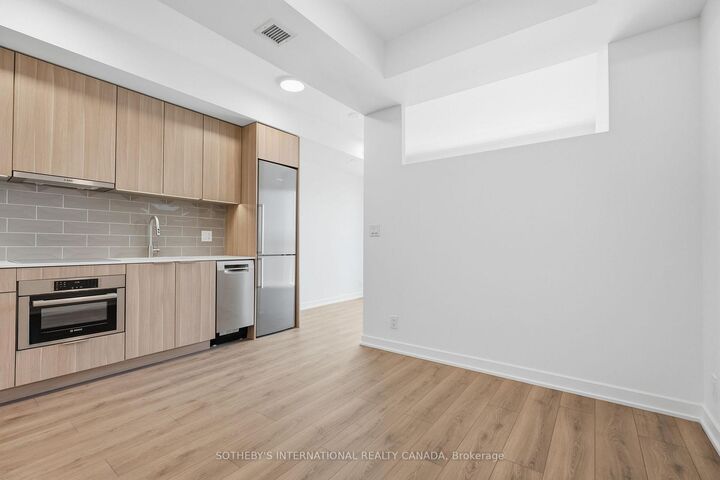 Property Photo:  88 Bathurst Street 612  ON M5V 0W8 