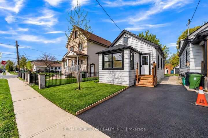 Property Photo:  53 Twenty Fourth Street  ON M8V 3N3 
