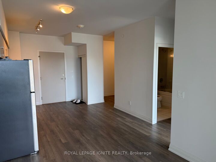 Property Photo:  10 Meadowglen Place 310  ON M1G 0A8 