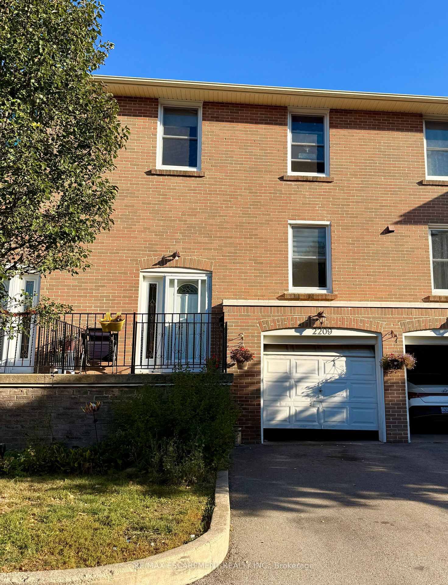 Property Photo:  2209 Mountain Grove Avenue 14  ON L7P 2H8 