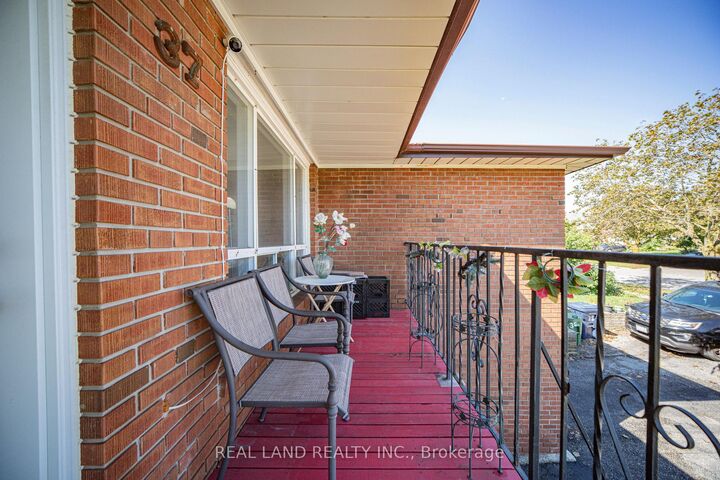 Property Photo: 37 Pawnee Avenue ON M2H 3C6