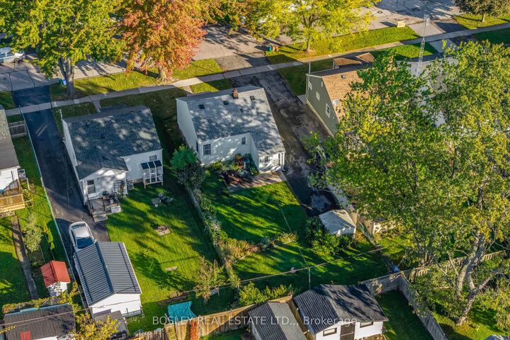 Property Photo:  13 Hilda Street  ON L2S 1Z7 