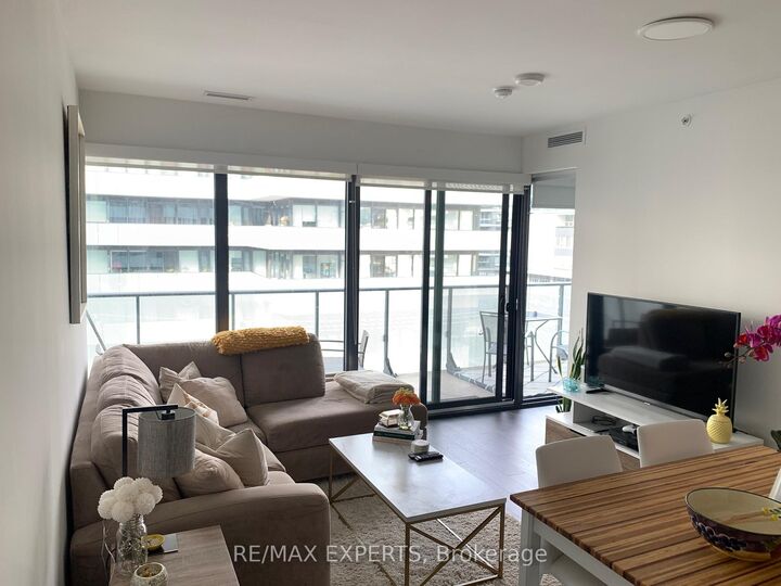 Property Photo: 185 Roehampton Avenue 501 ON M4P 0C8