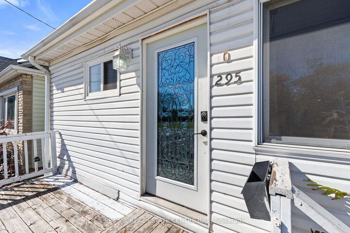 Property Photo:  295 Strathearn Avenue  ON L8H 5K8 