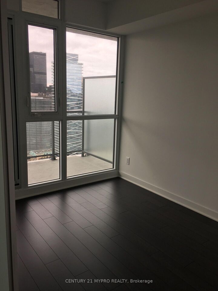 Property Photo:  290 Adelaide Street W 3706  ON M5V 0P3 
