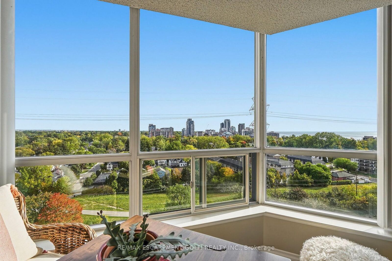 Photo de la propriété:  1276 Maple Crossing Boulevard 1406  ON L7S 2J9 