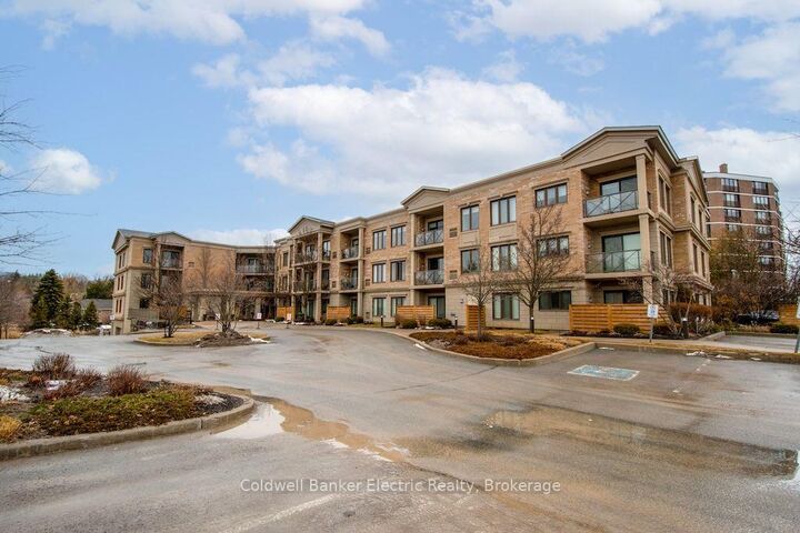 Photo de la propriété: 869 Clonsilla Avenue 212 ON K9J 0B7