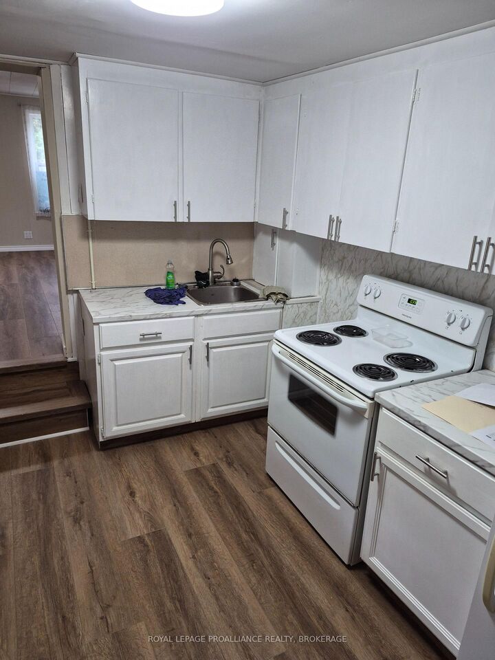 Property Photo: 7 Dales Avenue ON K6V 5G9