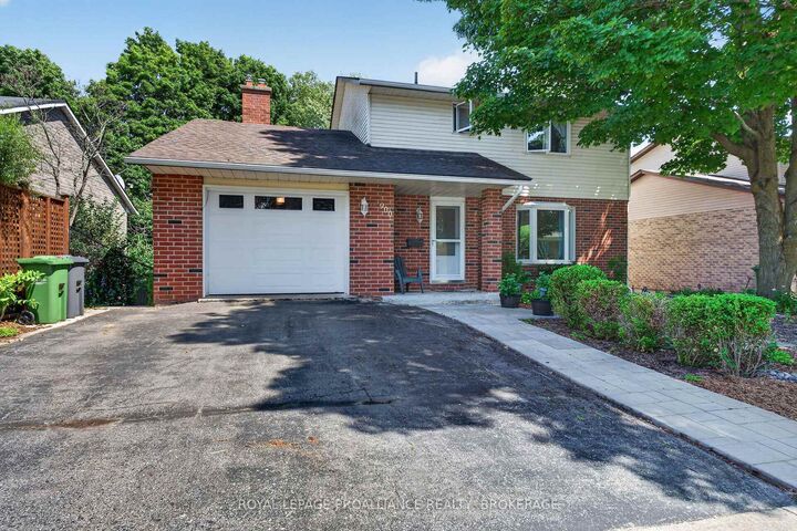 Property Photo: 900 Nottinghill Avenue ON K7P 2B4
