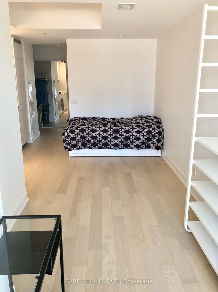 Property Photo: 7 Grenville Street 1012 ON M4Y 1A1