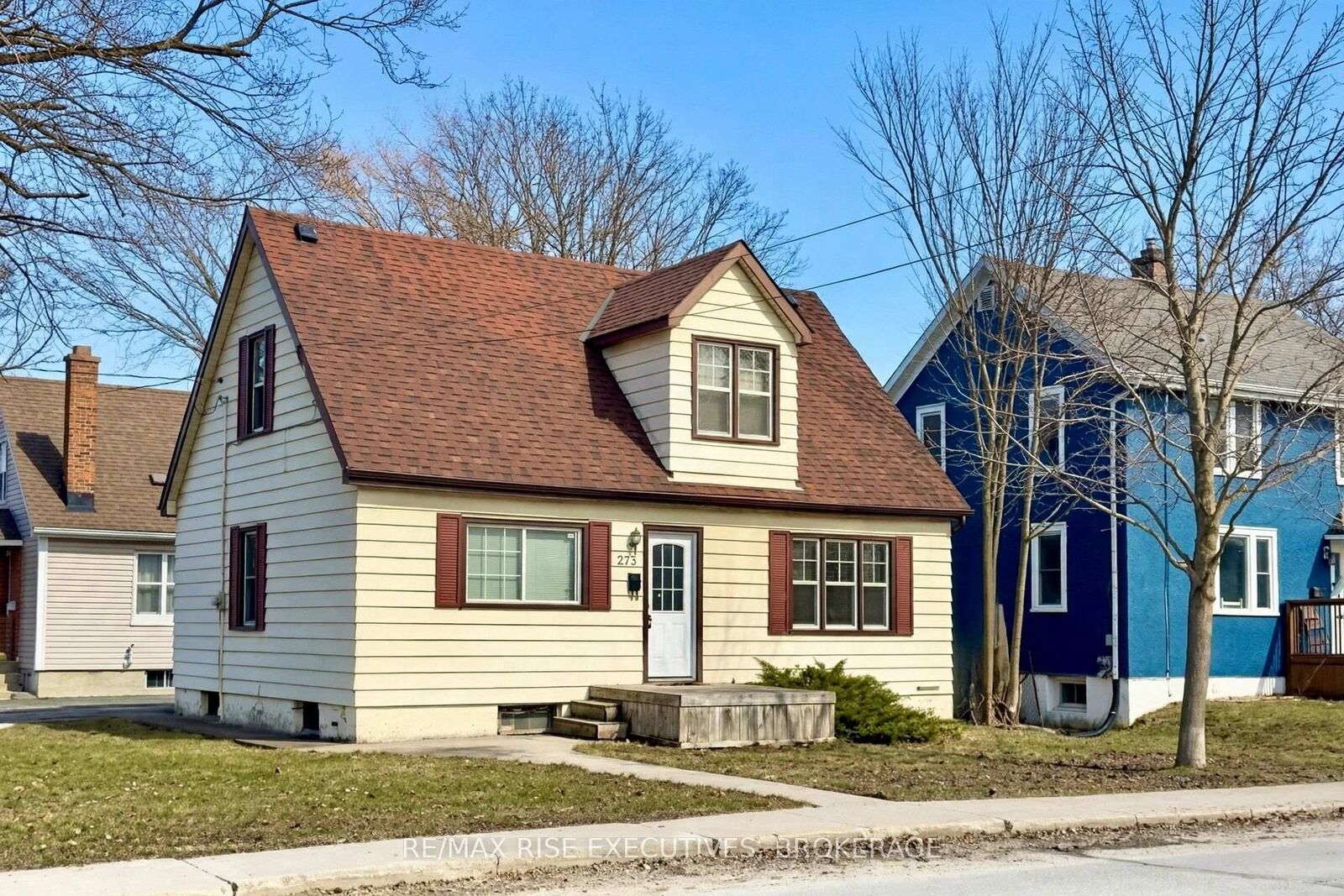 Property Photo:  273 College Street  ON K7L 4M1 