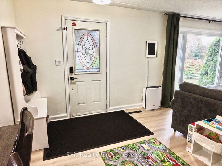Property Photo:  42 Third Avenue  ON K8V 5N2 