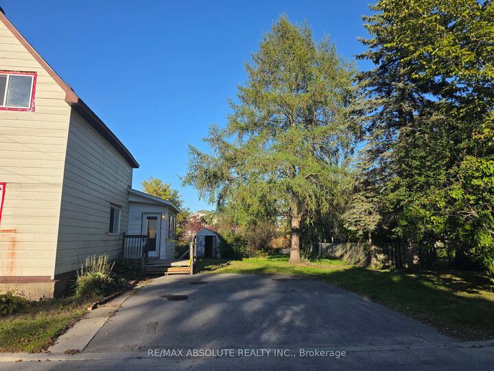 Property Photo:  143 Park Avenue  ON K7C 2H2 