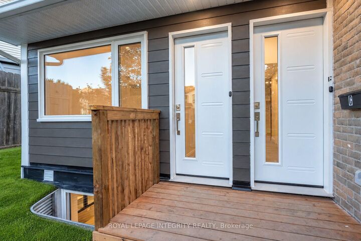 Property Photo:  775 Kingfisher Crescent B  ON K1E 2L5 