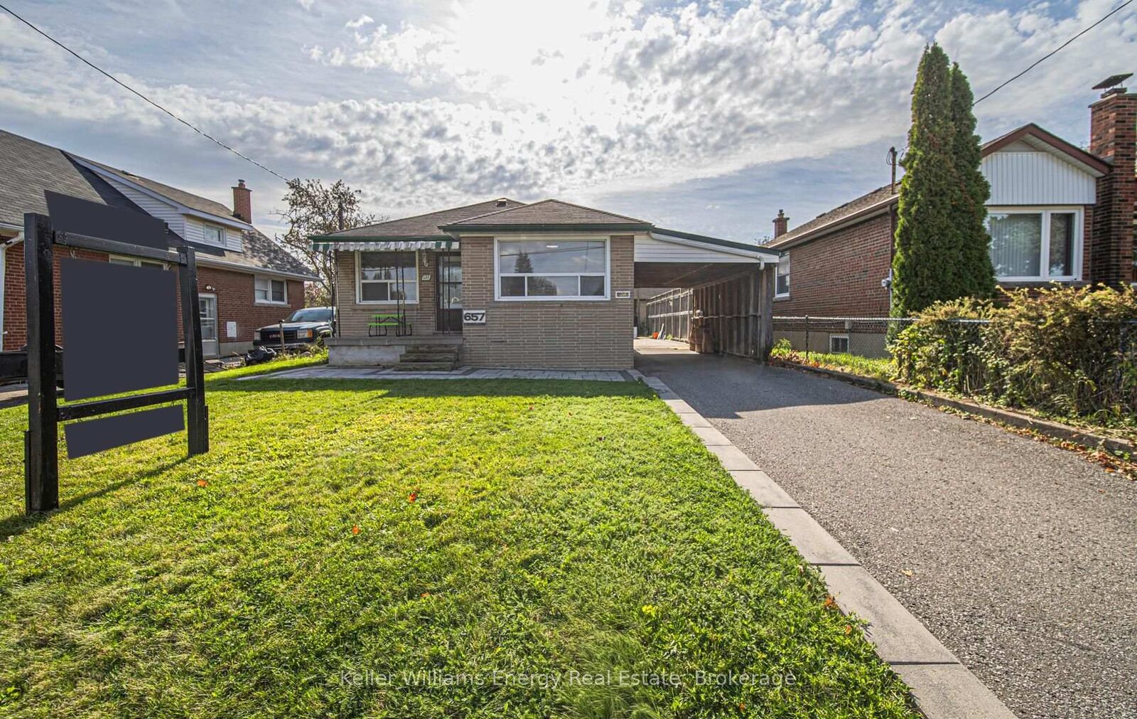 Property Photo: 657 Taylor Avenue ON L1H 2E9