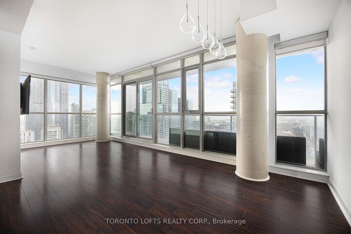 Property Photo: 375 King Street W 3302 ON M5V 1K1