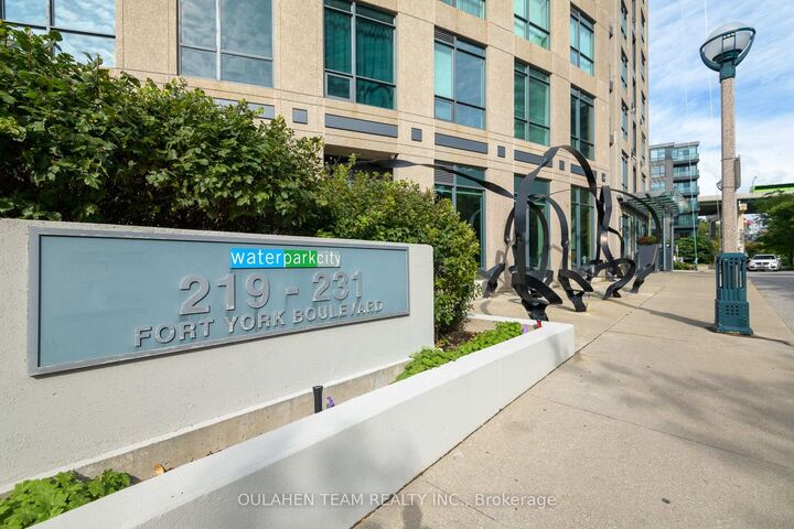 Property Photo:  219 Fort York Boulevard 304  ON M5V 1B1 